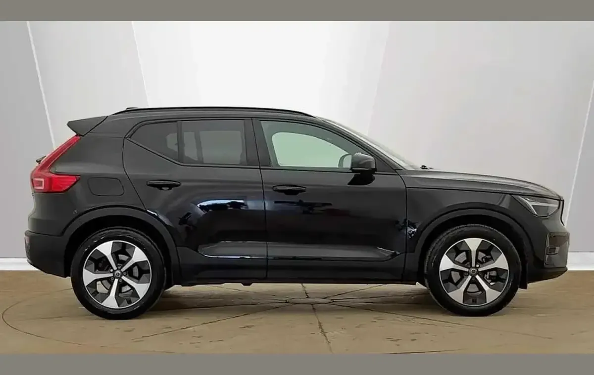 Used Volvo XC40 Plus 161 HP (118 kW) 2025 Black SUV
