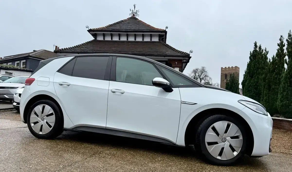 Begagnad VW ID.3 Pro Performance 150 kW (204 HK) 2020 Vit Halvkombi
