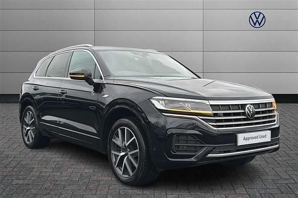 Black Used 2022 VW Touareg R-line SUV | £31,940 (Super price) - Image 1/4