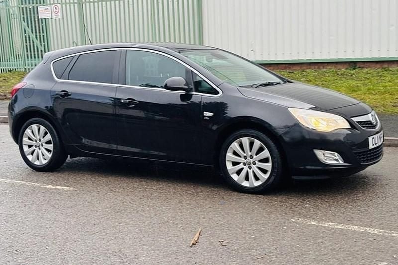 Black Used 2011 Vauxhall Astra Elite Hatchback | £2,000 (Good price) - Image 1/1
