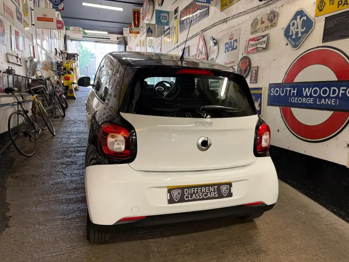 Used Smart ForFour Prime 71 HP (52 kW) 2019 Black Hatchback