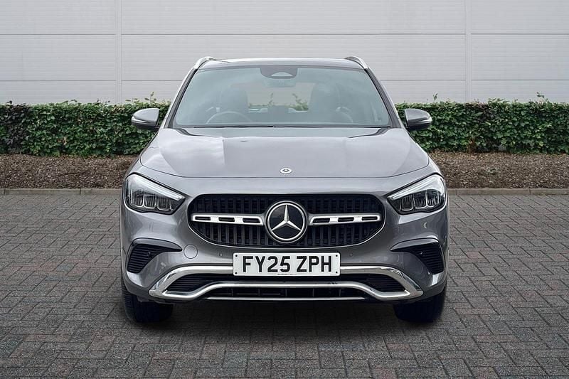 Used Mercedes GLA200 Executive 163 HP (119 kW) 2025 Grey SUV