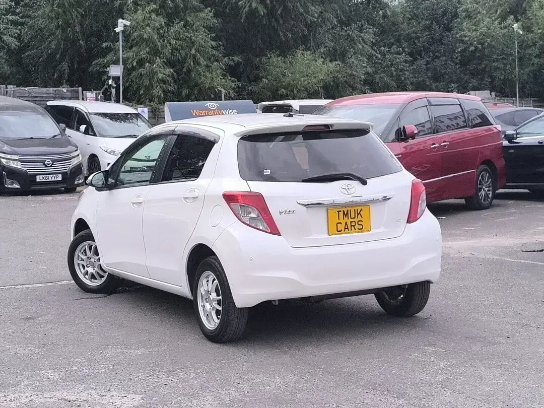Used Toyota Yaris 2011 Pearl white Hatchback