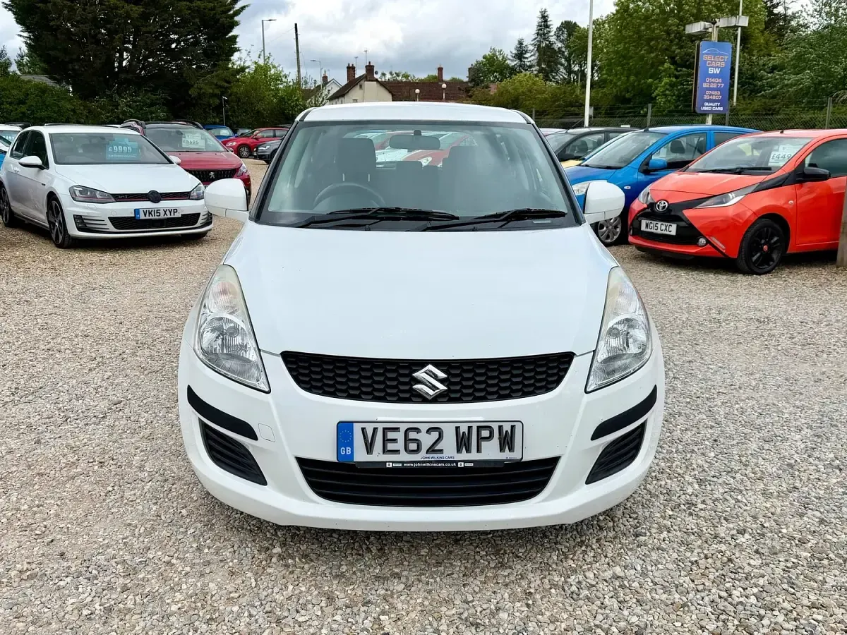 Used Suzuki Swift SZ3 75 HP (55 kW) 2012 White Hatchback