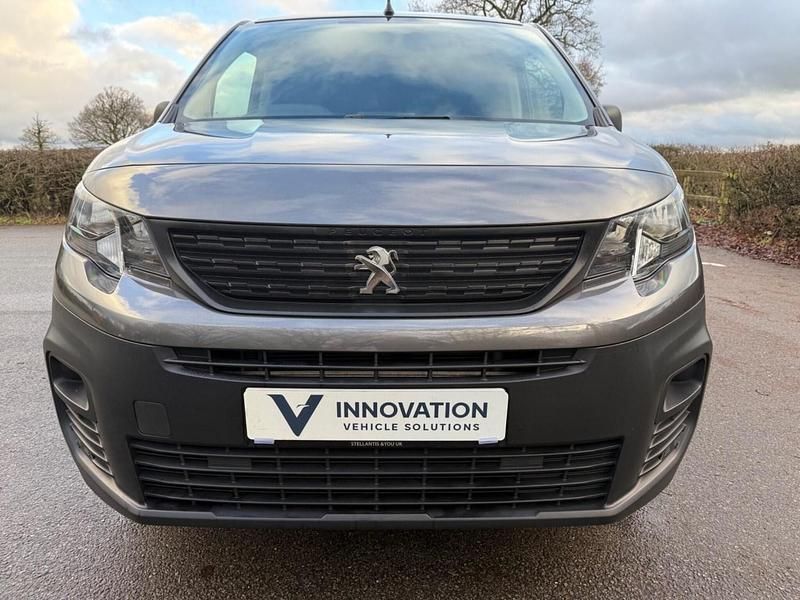 Used Peugeot Partner Premium 102 HP (75 kW) 2023 Grey MPV