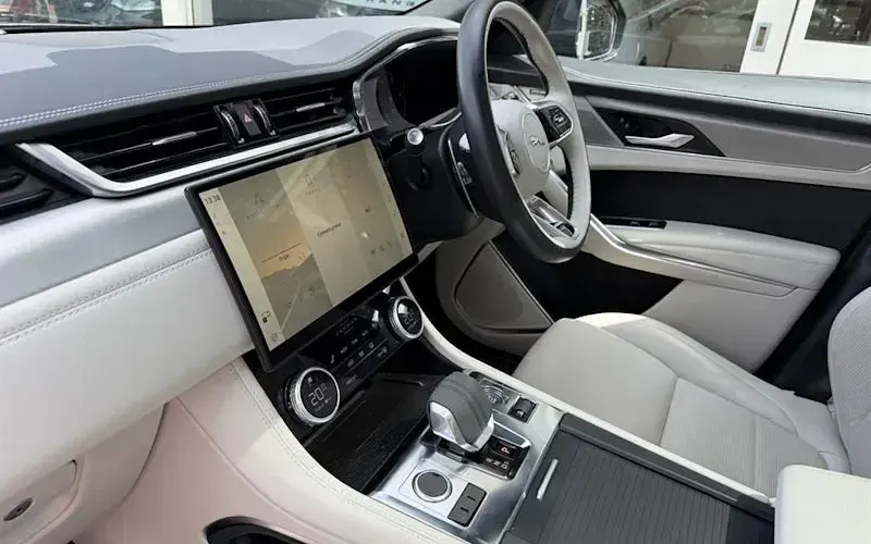 Begagnad Jaguar F-Pace R-Dynamic 204 HK (150 kW) 2024 Grå SUV