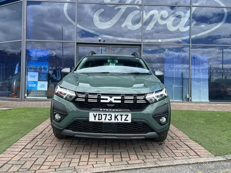 Used Dacia Sandero Expression 2024 Green Hatchback