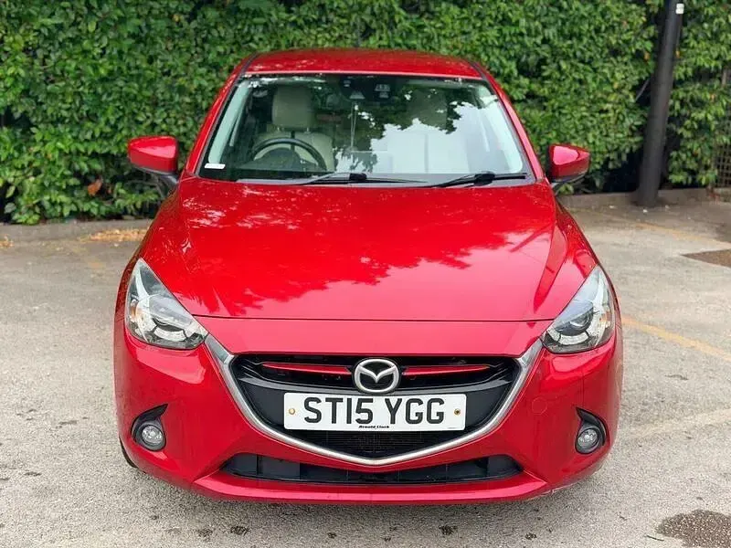 Used Mazda 2 Inclusive 115 HP (84 kW) 2015 Red Hatchback