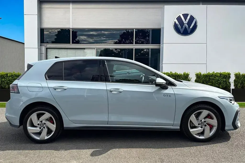 Used VW Golf VIII GTE 272 HP (200 kW) 2026 Blue Hatchback