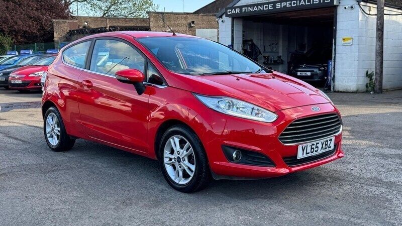 Red Used 2016 Ford Fiesta Zetec Hatchback | £5,995 (Good price) - Image 1/3