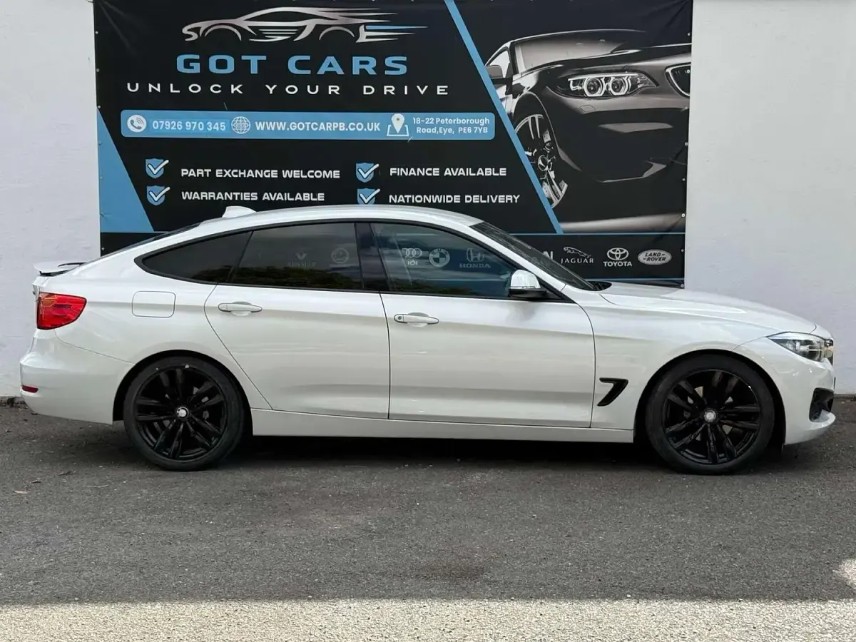 Used BMW 320 Sport Line 184 HP (135 kW) 2014 White Hatchback