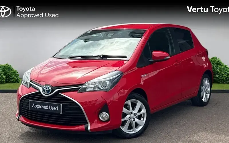 Used Toyota Yaris 101 HP (74 kW) 2016 Red Hatchback