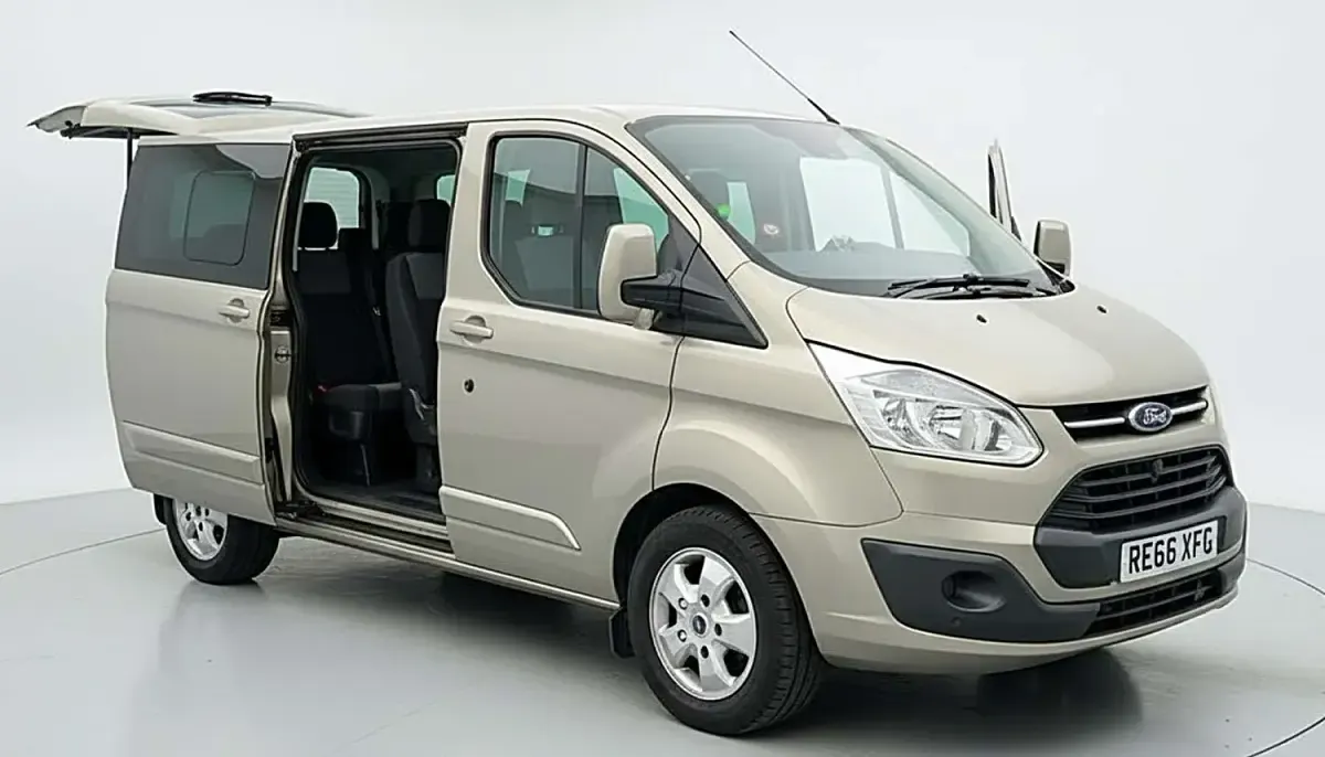 Used Ford Tourneo Custom Titanium 130 HP (95 kW) 2016 Silver Van