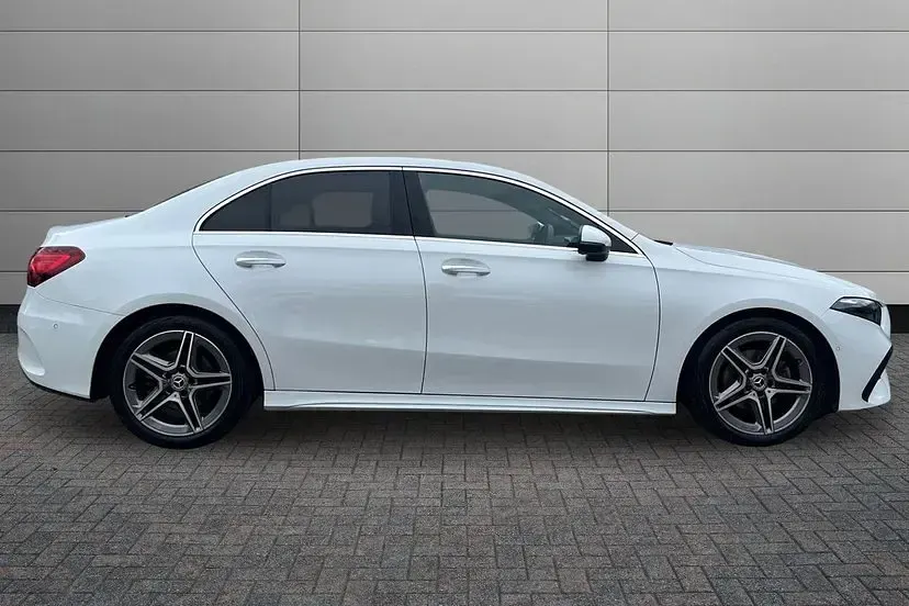 Used Mercedes A200 Executive 175 HP (128 kW) 2023 Digital white Sedan