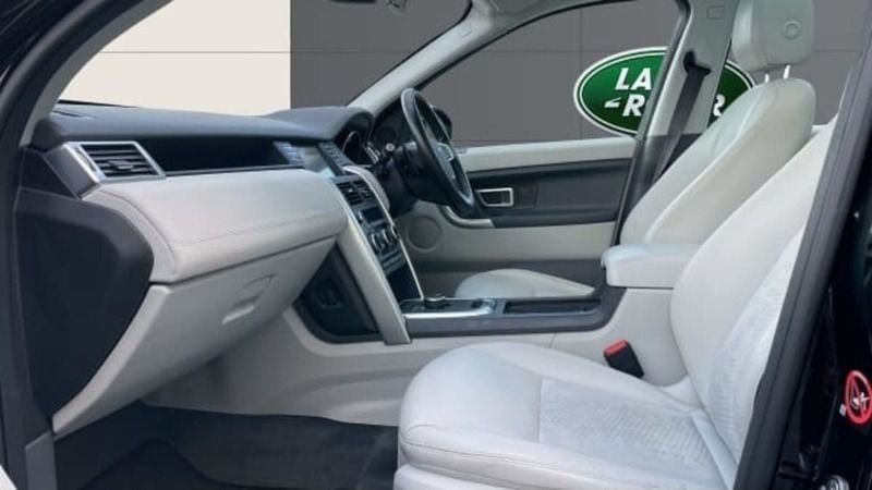 Used Land Rover Discovery Sport SE 180 HP (132 kW) 2017 Narvik black SUV