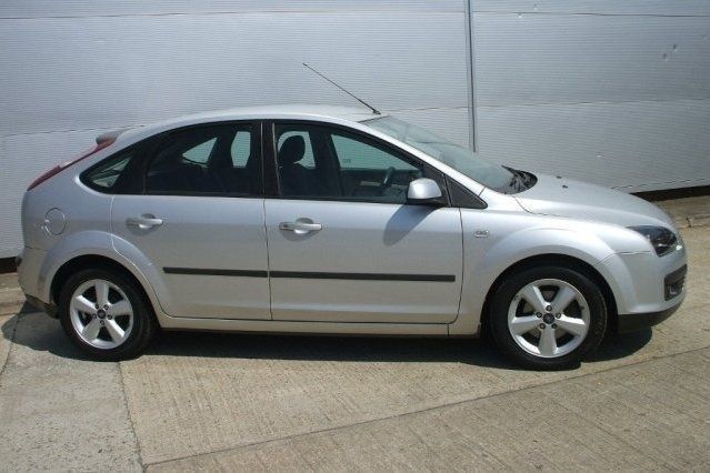 Begagnad Ford Focus 2006 Halvkombi
