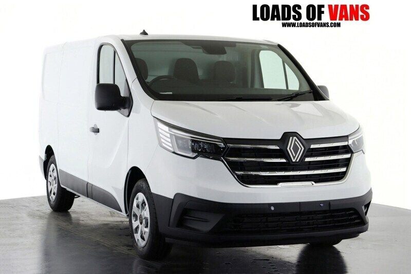Solid glacier white New 2025 Renault Trafic Van | £20,500 - Image 1/4