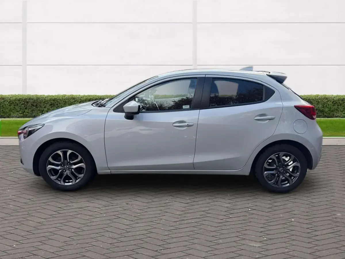 Begagnad Mazda 2 Inclusive 2018 Silver Halvkombi