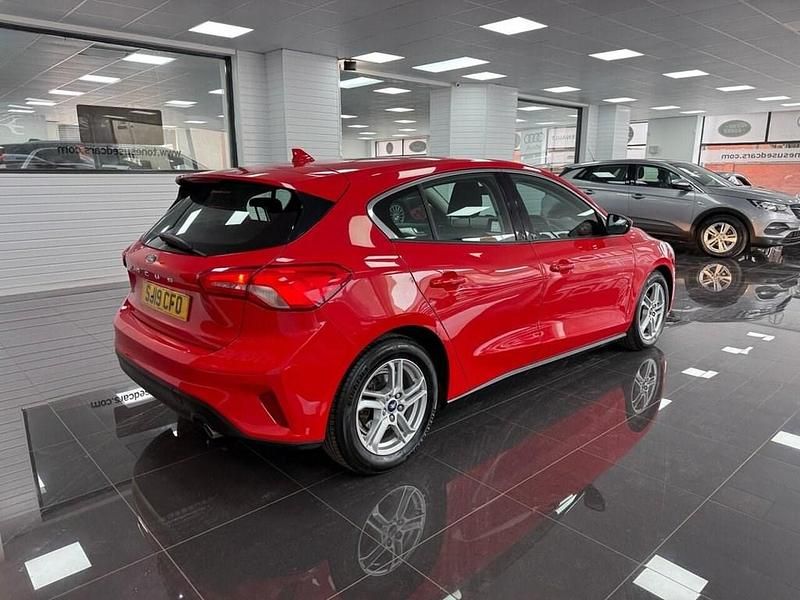 Used Ford Focus Zetec 100 HP (73 kW) 2019 Red Hatchback