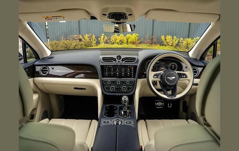 Used Bentley Bentayga 542 HP (398 kW) 2025 Blue SUV