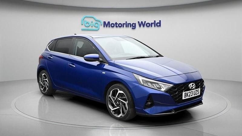 Used Hyundai i20 Premium 100 HP (73 kW) 2023 Blue Hatchback