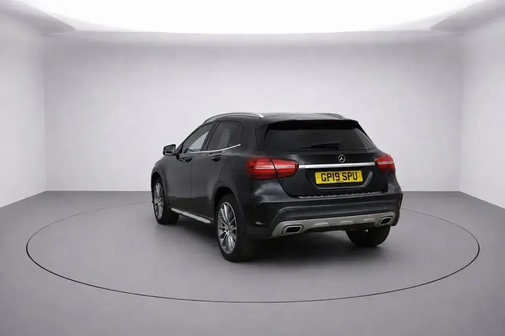 Used Mercedes GLA180 AMG line 122 HP (89 kW) 2019 Black SUV