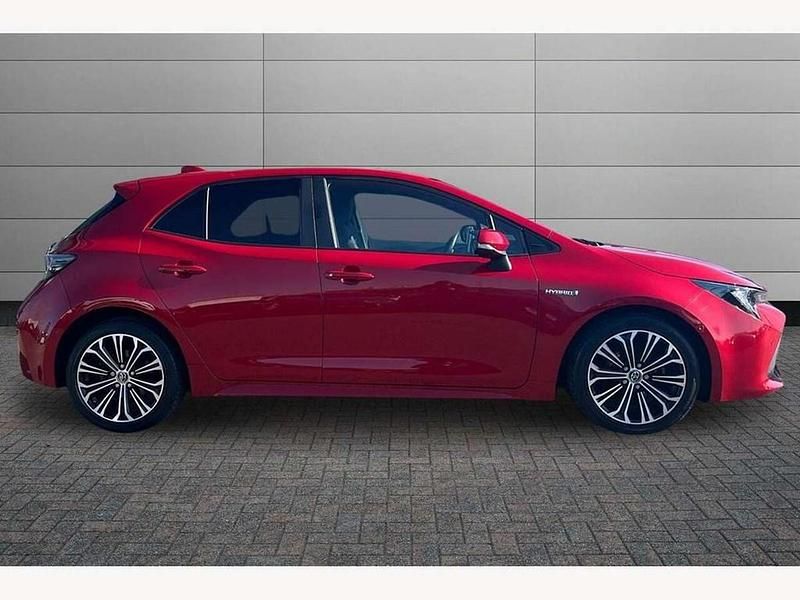 Used Toyota Corolla Design 120 HP (88 kW) 2019 Red Hatchback