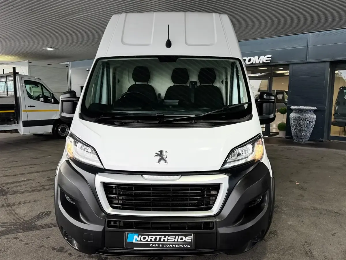 Used Peugeot Boxer Premium 140 HP (102 kW) 2023 White Van