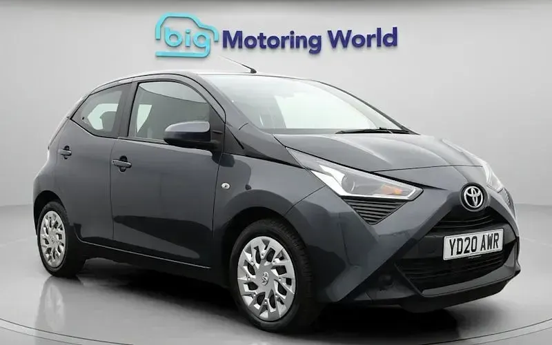 Used Toyota Aygo X-play 72 HP (52 kW) 2020 Hatchback