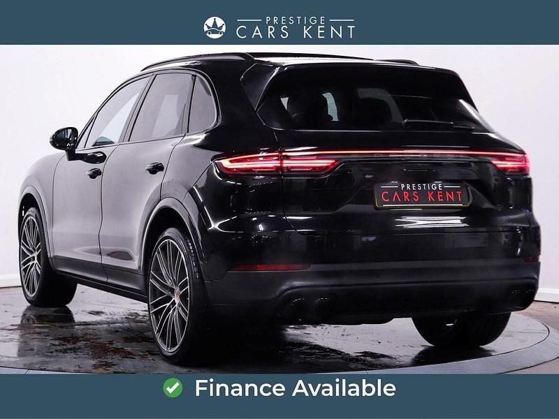 Used Porsche Cayenne 440 HP (323 kW) 2020 Black SUV