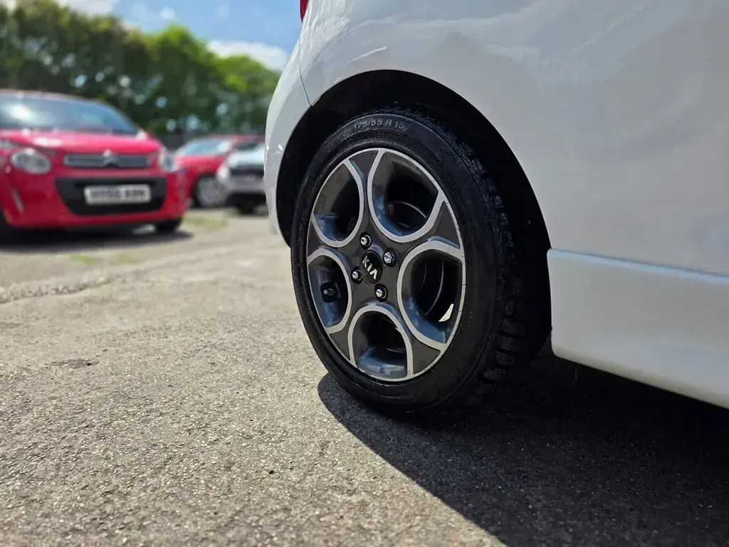 Used Kia Picanto 2015 White Hatchback