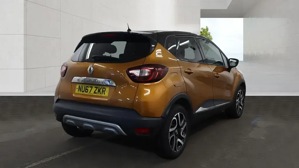 Used Renault Captur Dynamique 90 HP (66 kW) 2017 Orange SUV