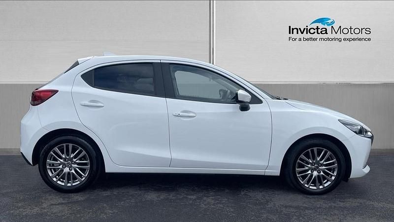 Begagnad Mazda 2 Inclusive 116 HK (85 kW) 2023 Vit Halvkombi