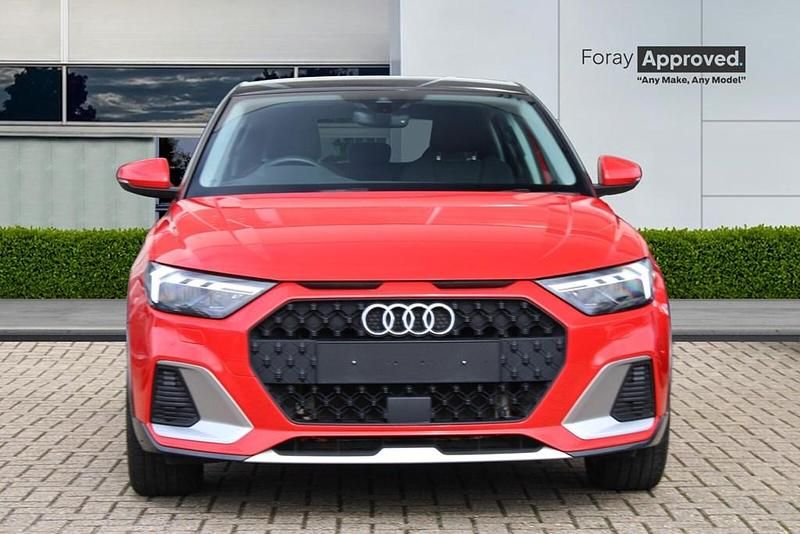 Begagnad Audi A1 Design 2021 Röd SUV