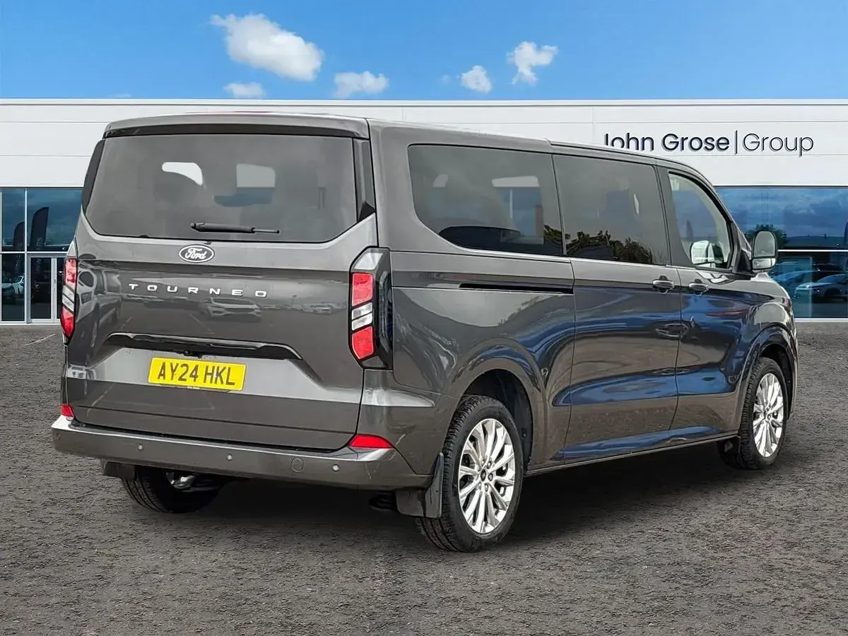 Usado Ford Tourneo Custom Titanium 136 HP (100 kW) 2024 Cinzento Van
