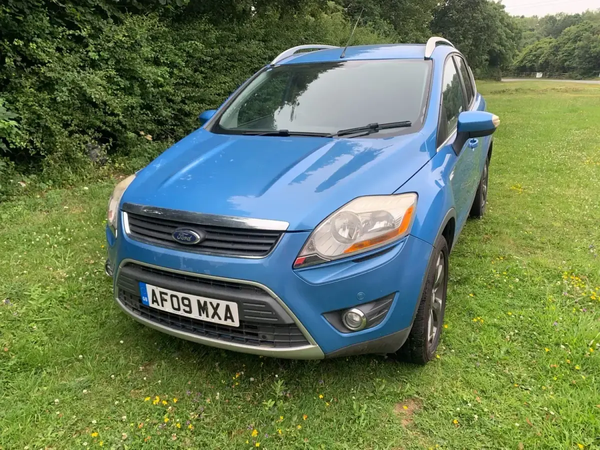 Usado Ford Kuga Zetec 136 CV (100 kW) 2009 Azul SUV