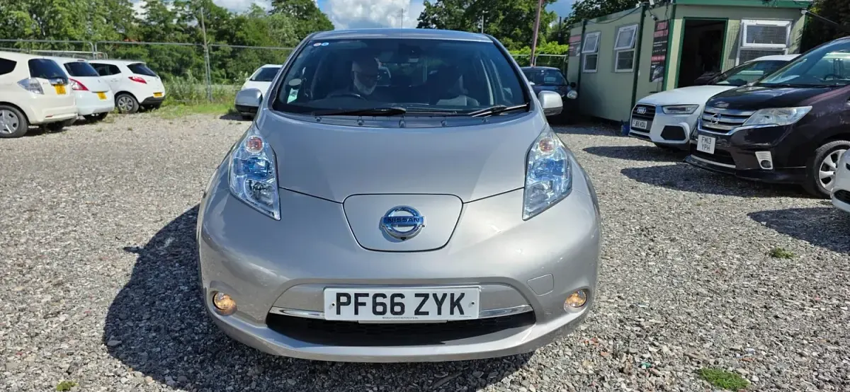 Used Nissan Leaf Tekna 80 kW (109 HP) 2016 Silver Hatchback