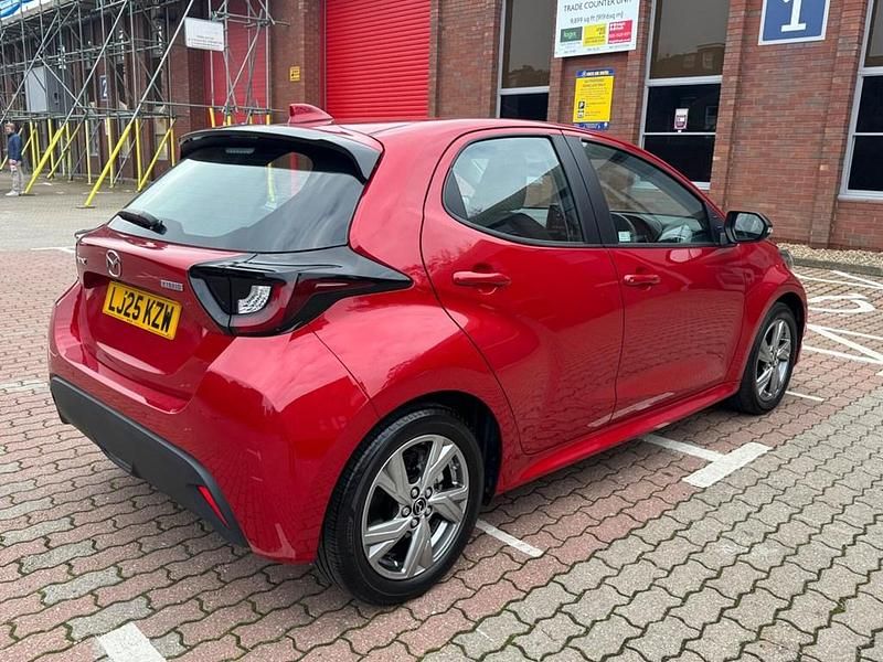 Begagnad Mazda 2 Exclusive-Line 2025 Röd Halvkombi