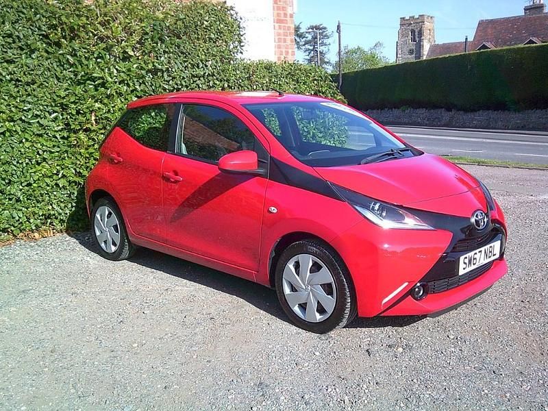 Used Toyota Aygo X-play 68 HP (50 kW) 2018 Red Hatchback