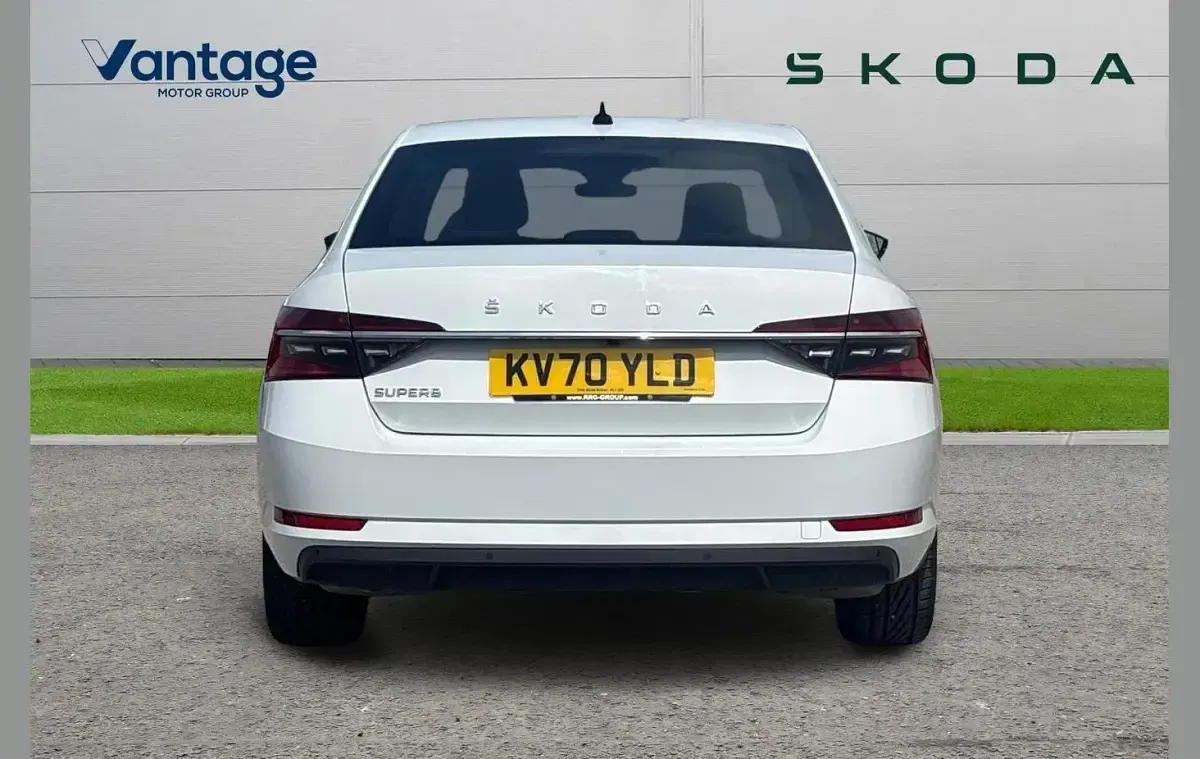 Used Skoda Superb SE L 190 HP (139 kW) 2020 Moon white metallic Hatchback