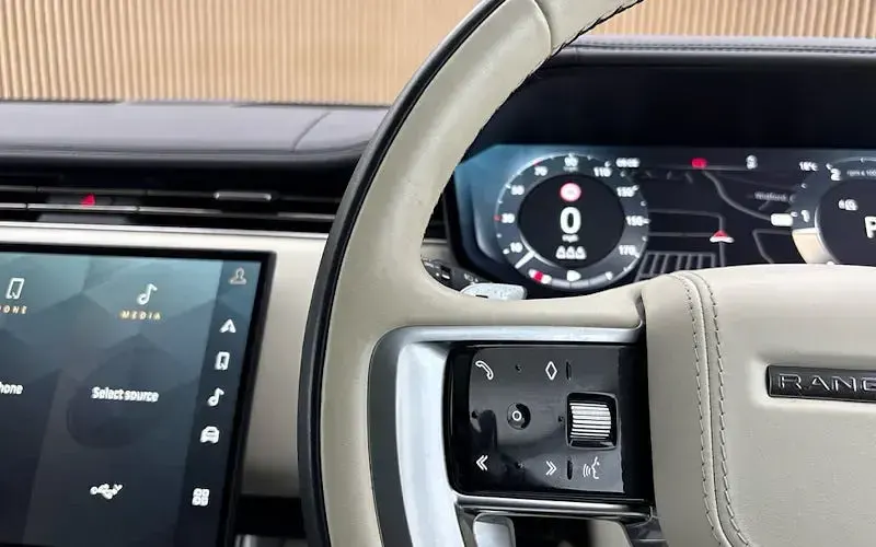 Used Land Rover Range Rover Autobiography 350 HP (257 kW) 2022 Eiger grey SUV