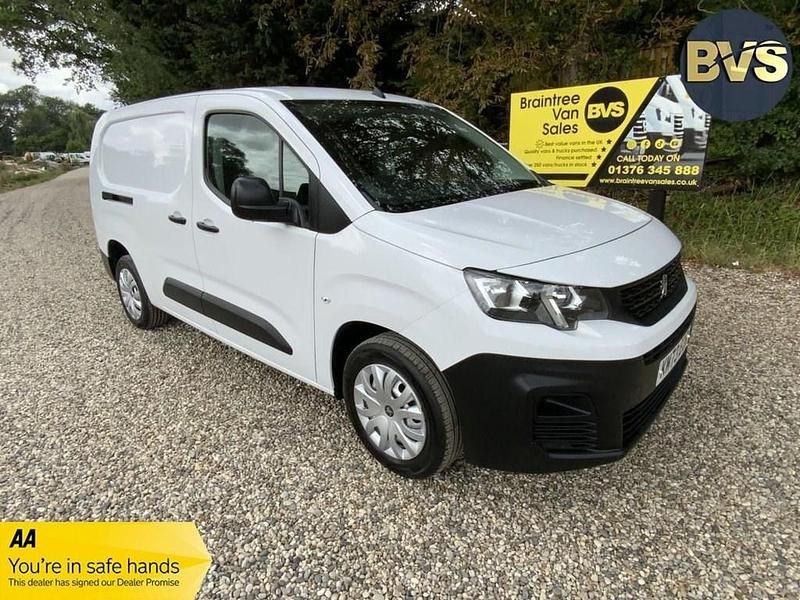 White Used 2023 Peugeot Partner Premium Van | £11,450 (Fair price) - Image 1/4