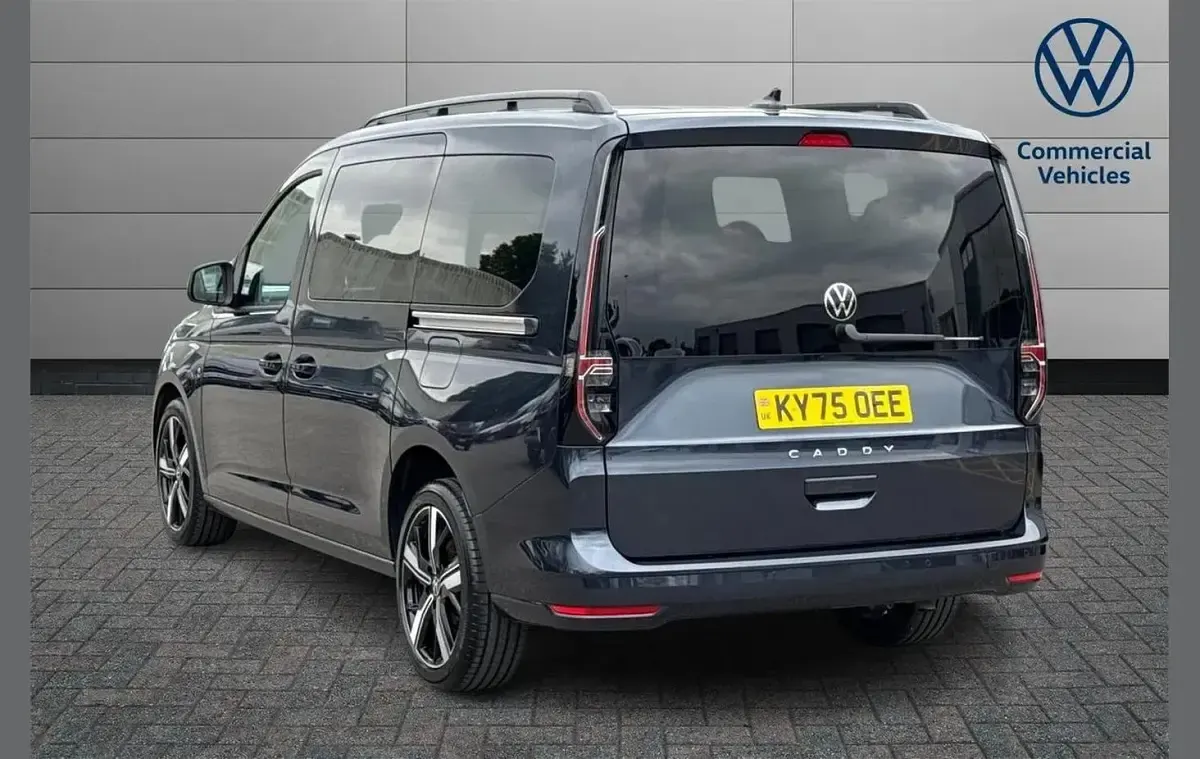 Used VW Caddy Maxi Life 122 HP (89 kW) 2025 Blue MPV