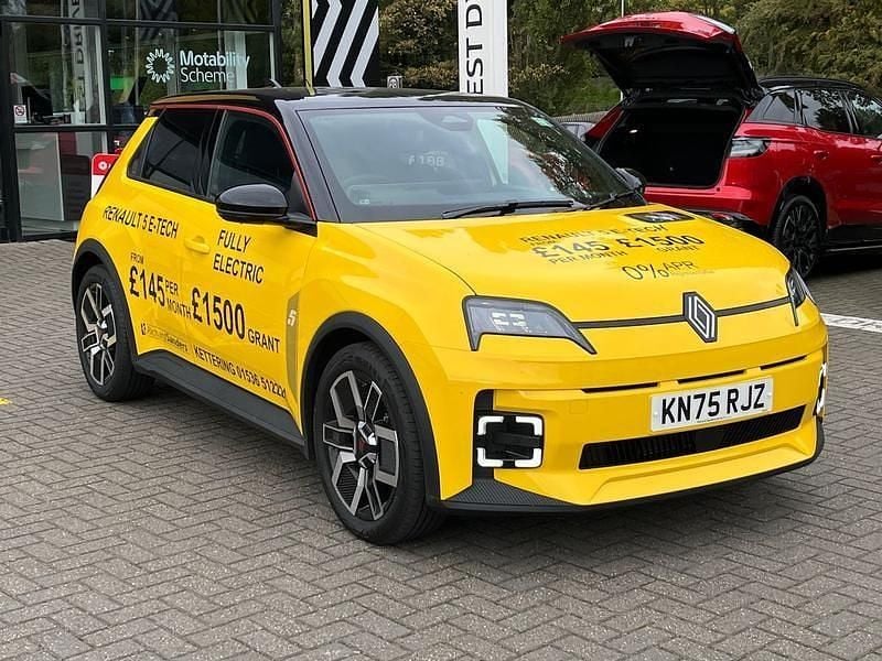Pop yellow New 2025 Renault R5 Urban Hatchback | £23,995 (Fair price) - Image 1/4