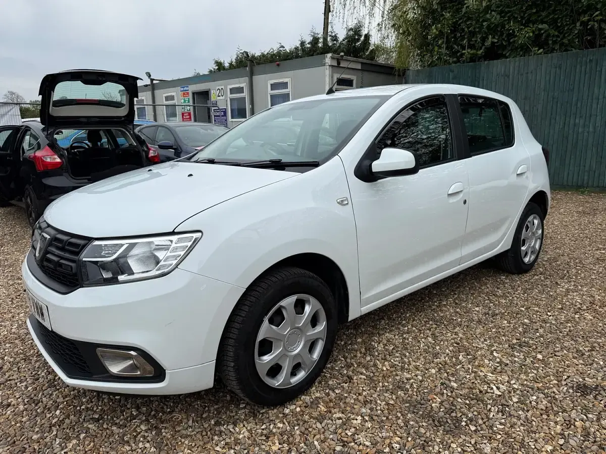 Used Dacia Sandero Comfort 75 HP (55 kW) 2019 White Hatchback