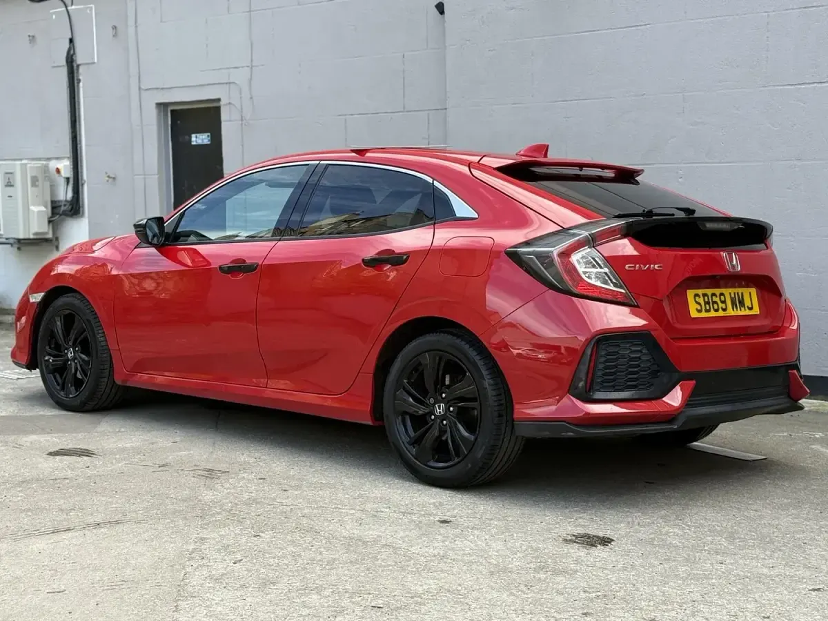 Used Honda Civic EX 126 HP (92 kW) 2020 Red Hatchback