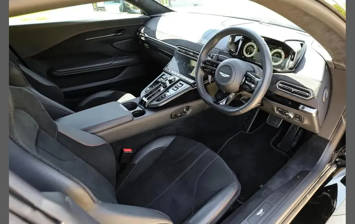 New Aston Martin V8 Vantage 655 HP (481 kW) 2025 Black Hatchback