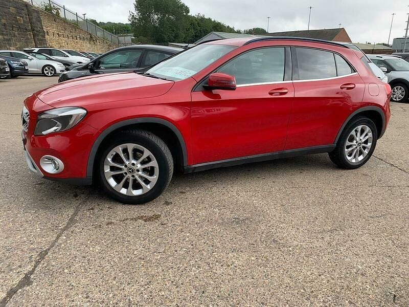 Used Mercedes GLA200 SE 136 HP (100 kW) 2017 Red SUV