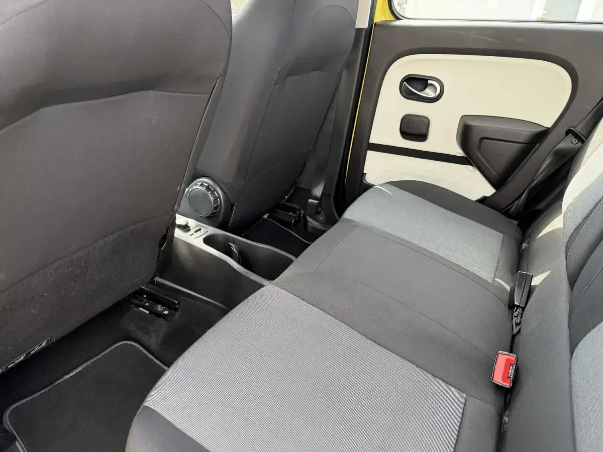 Used Renault Twingo Dynamique 70 HP (51 kW) 2014 Yellow Hatchback