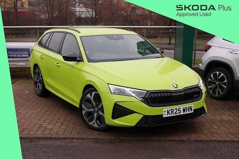 Used Skoda Octavia vRS 265 HP (194 kW) 2025 Hyper green Estate